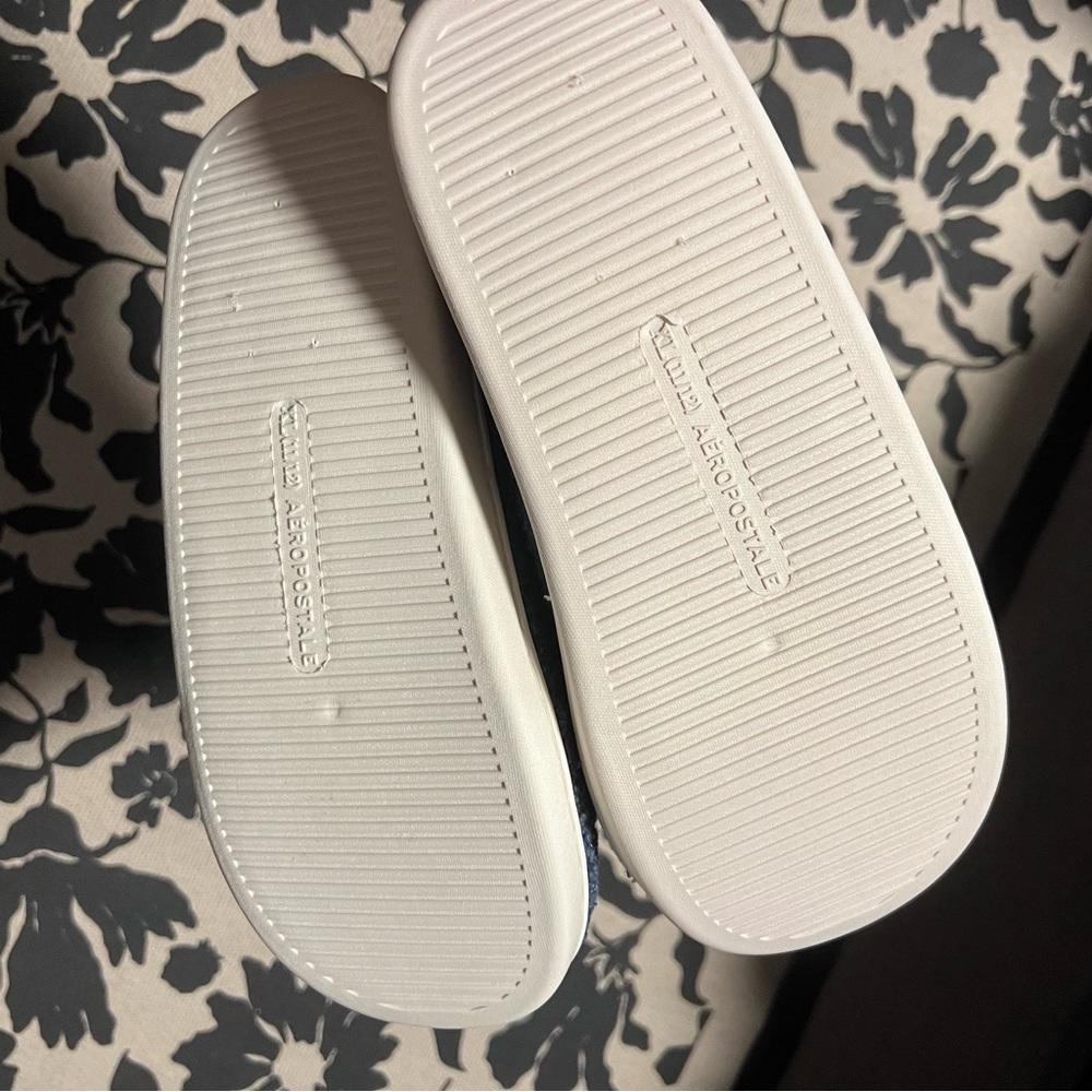 Aeropostale Slippers - Picture 3 of 8